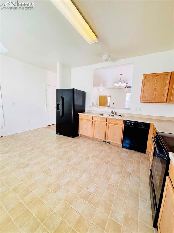 Image 10 of 24: Kitchen