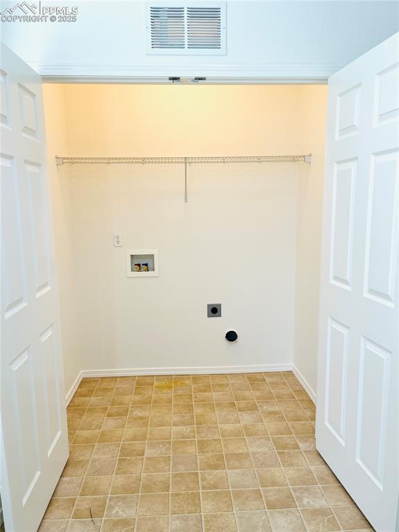 Image 11 of 24: MAIN LEVEL LAUNDRY