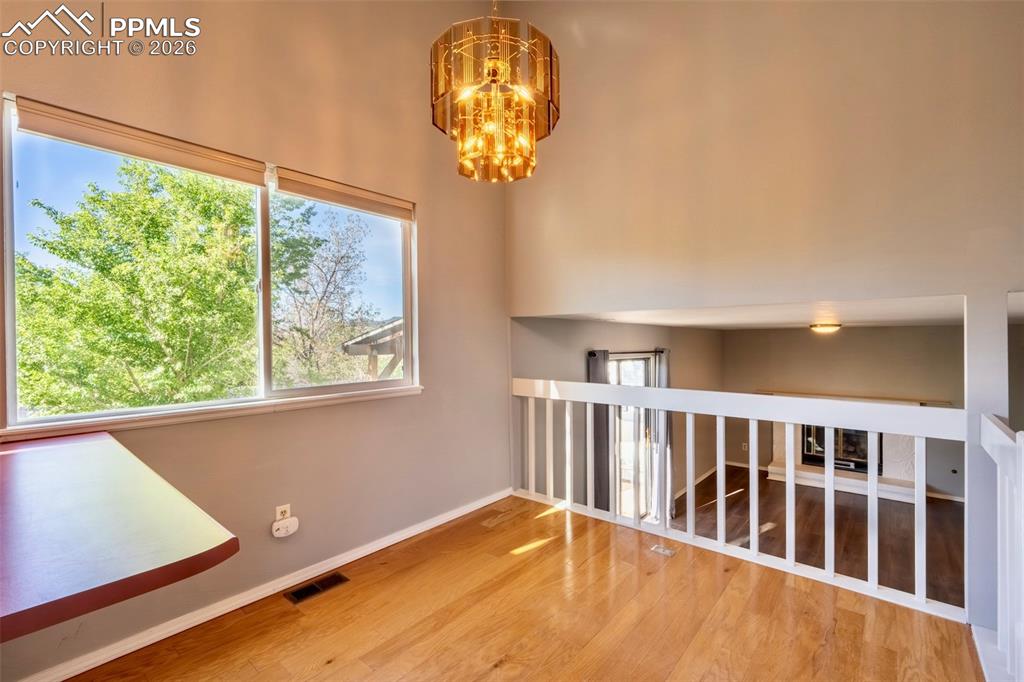 Image 11 of 38: Dining Area
