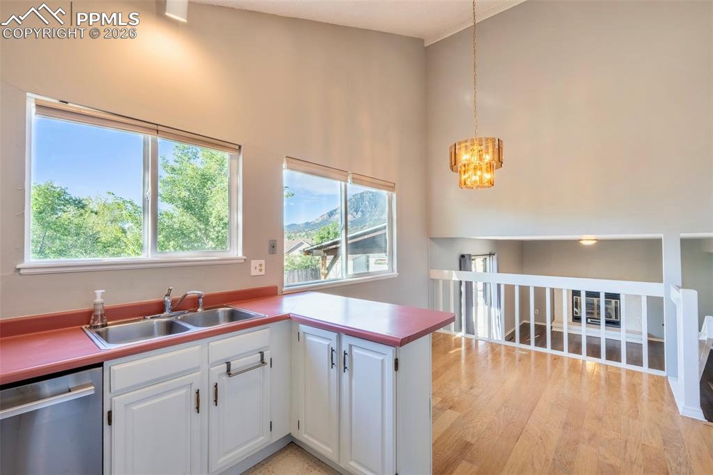 Image 9 of 38: Kitchen