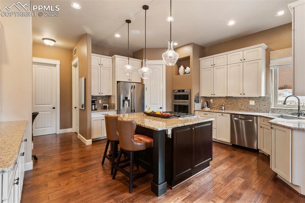 Image 10 of 44: Kitchen