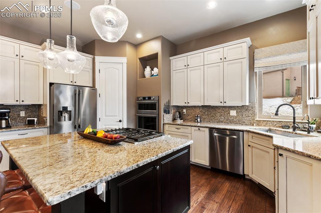 Image 9 of 44: Kitchen