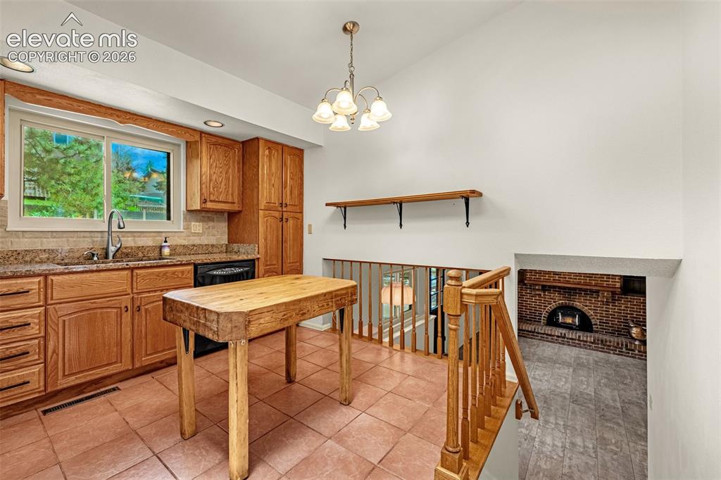 Image 10 of 45: Kitchen