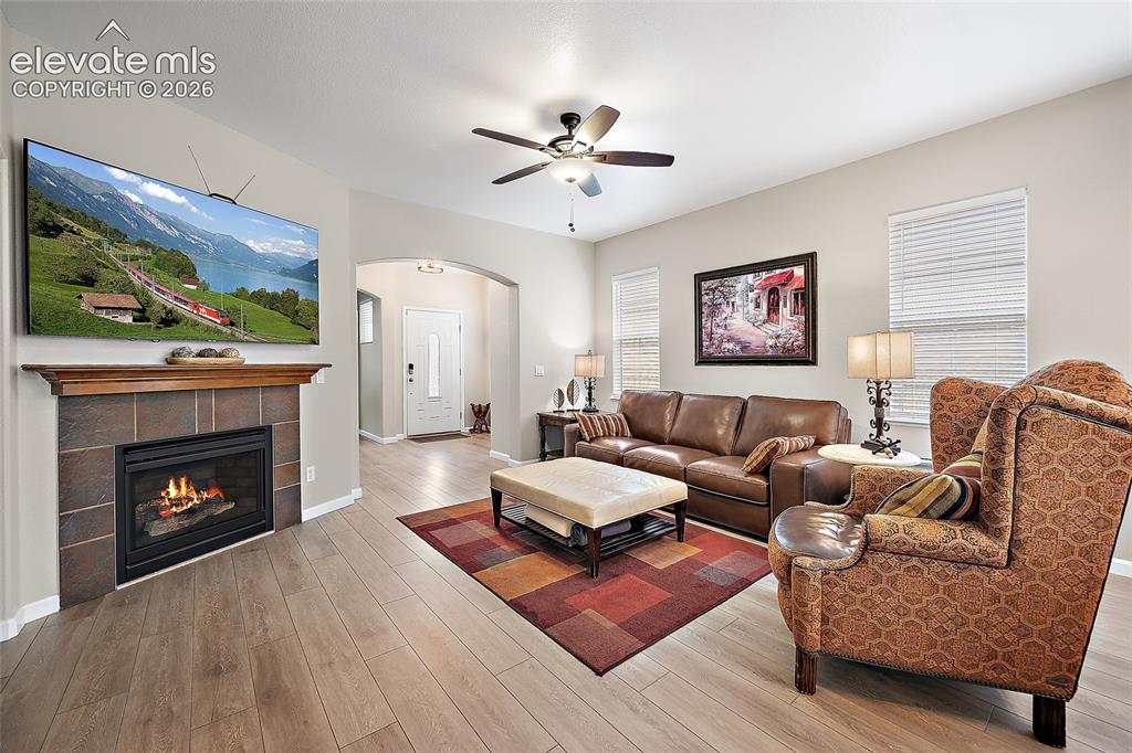 Image 11 of 45: Living Room