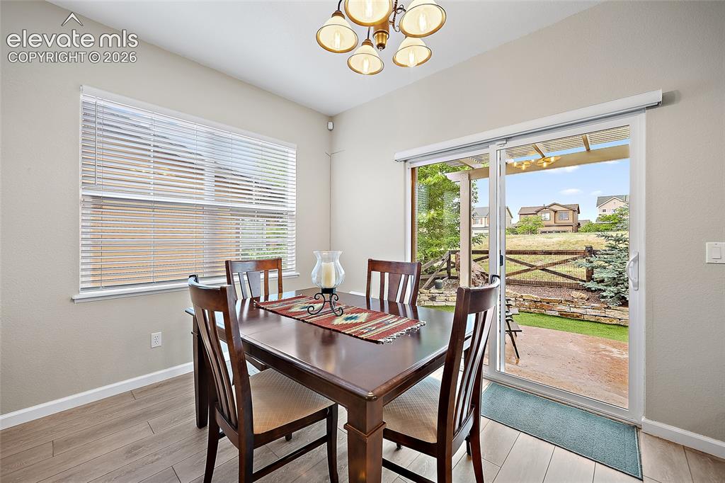 Image 14 of 45: Dining Area