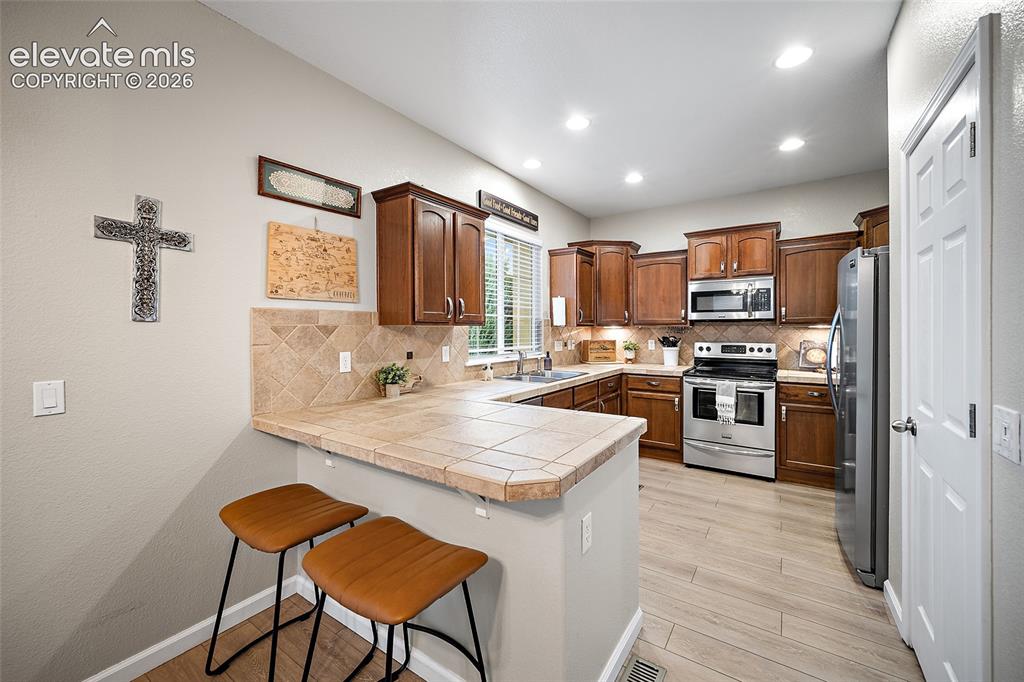 Image 15 of 45: Kitchen