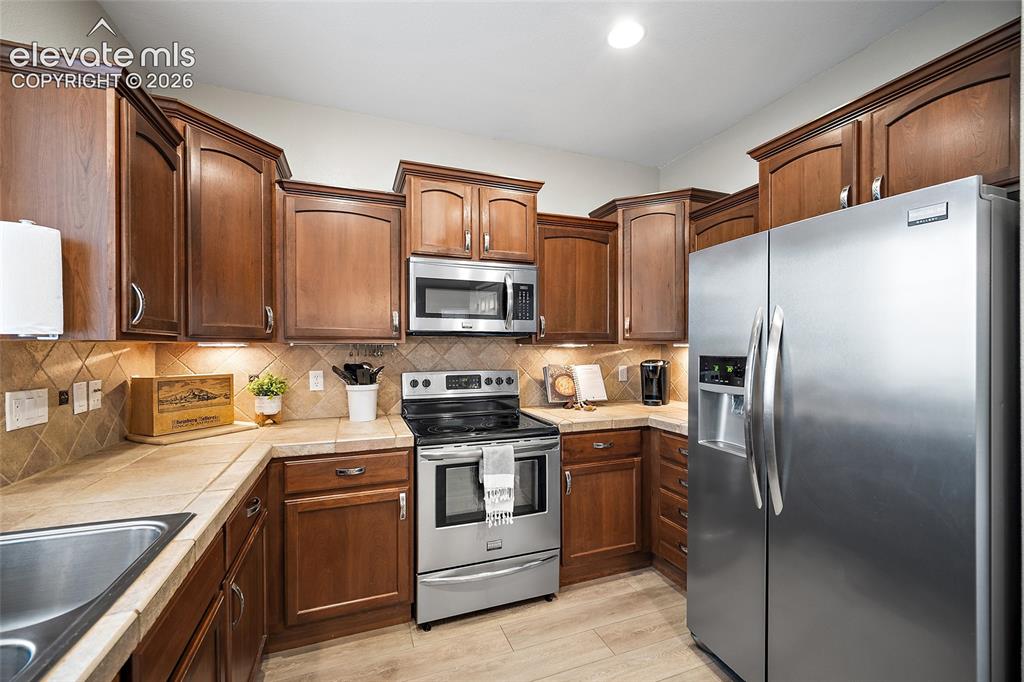 Image 16 of 45: Kitchen