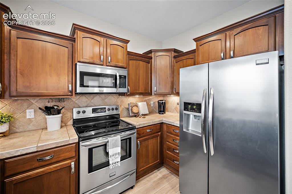 Image 18 of 45: Kitchen
