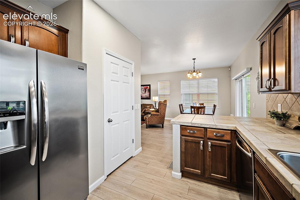 Image 19 of 45: Kitchen