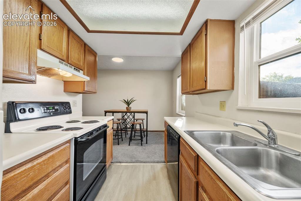 Image 11 of 27: Ground floor kitchen