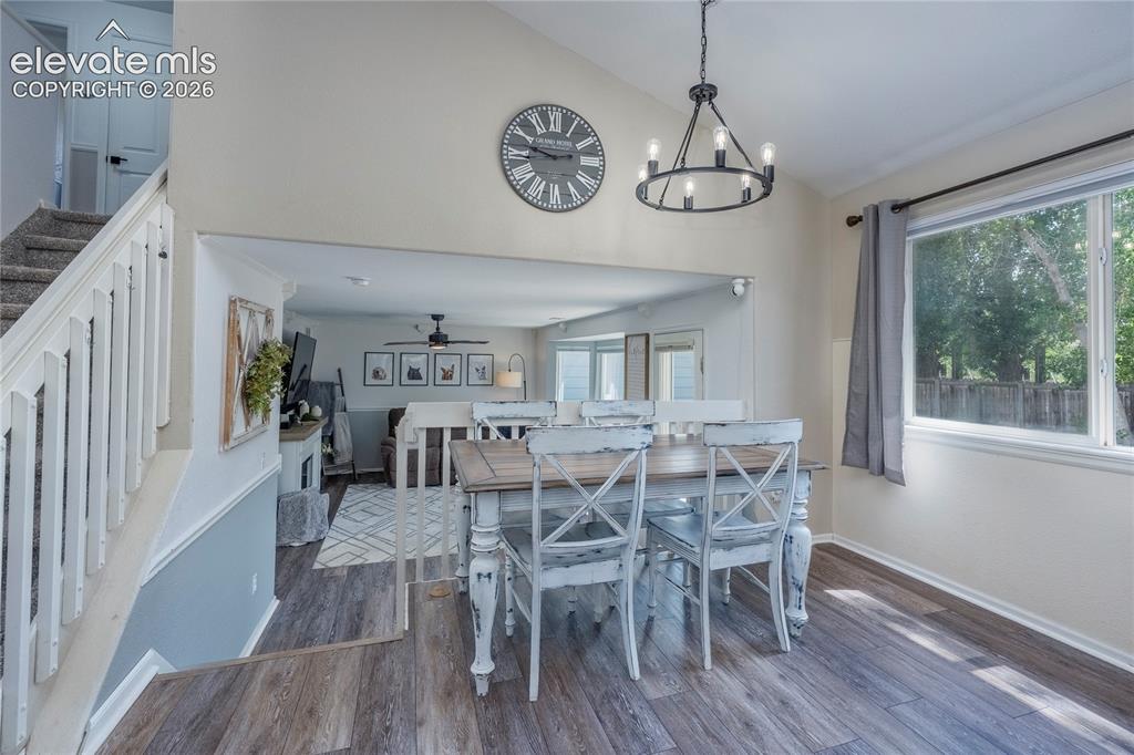Image 13 of 50: Dining Area