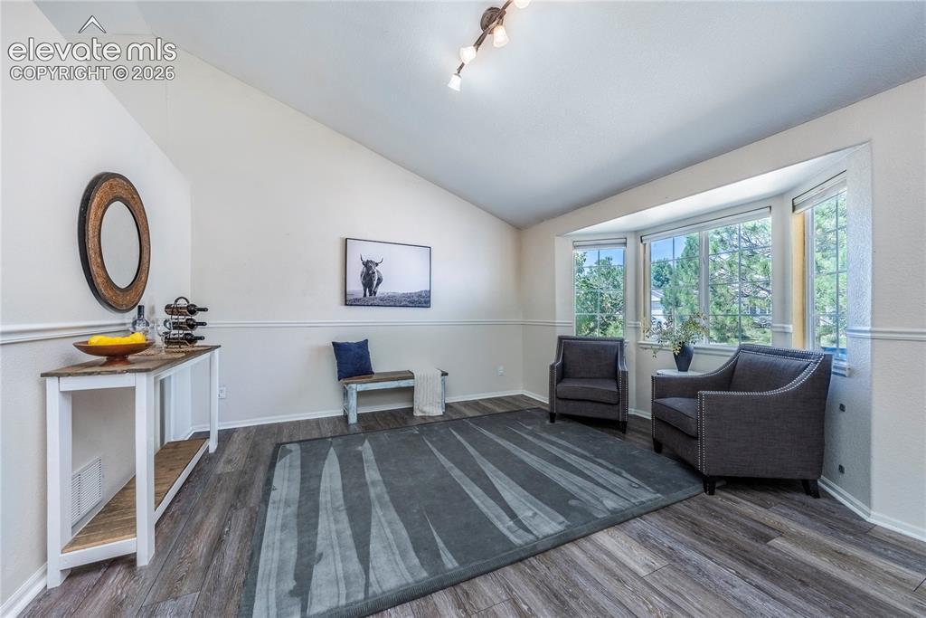 Image 6 of 50: Sitting Room