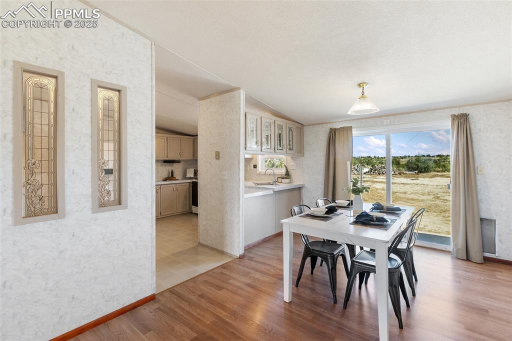 Image 11 of 48: Dining Area