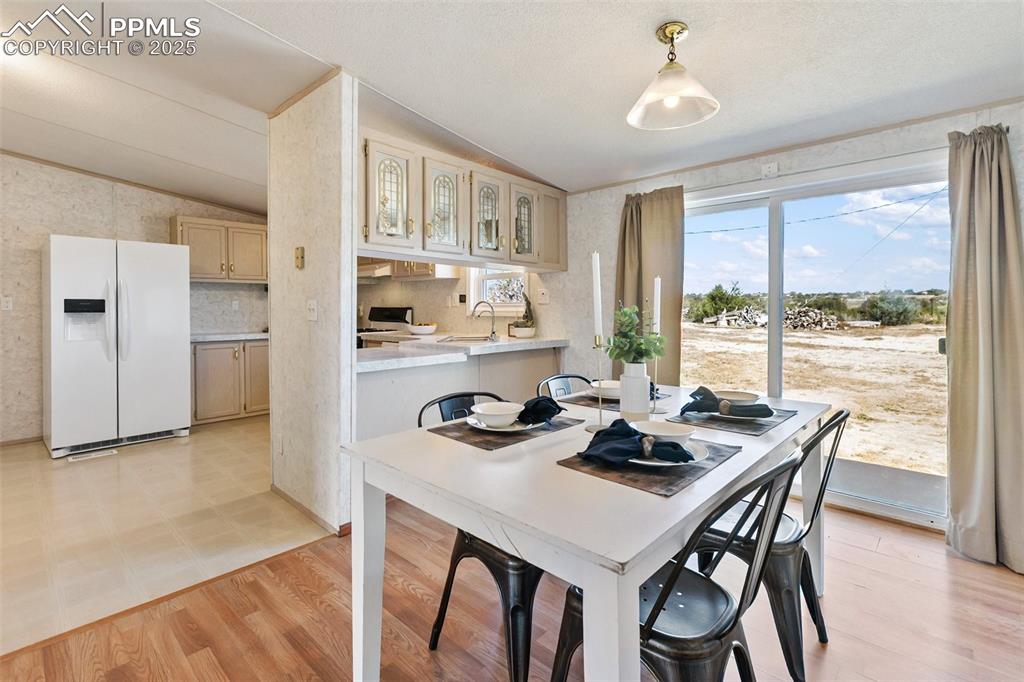 Image 13 of 48: Dining Area