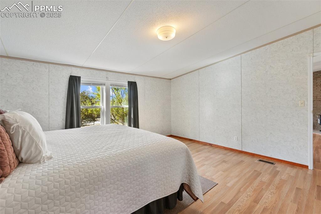 Image 16 of 48: Bedroom