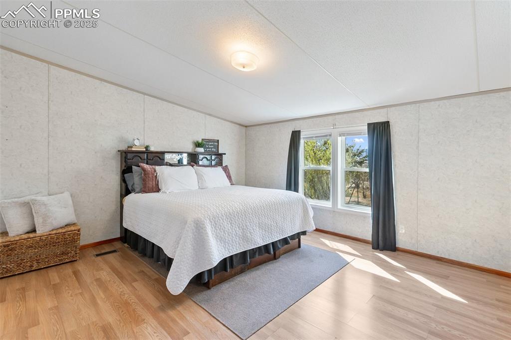 Image 17 of 48: Bedroom