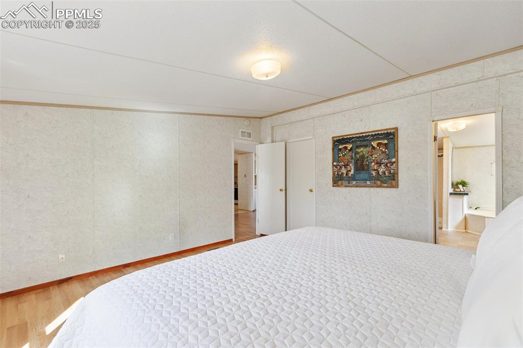 Image 18 of 48: Bedroom