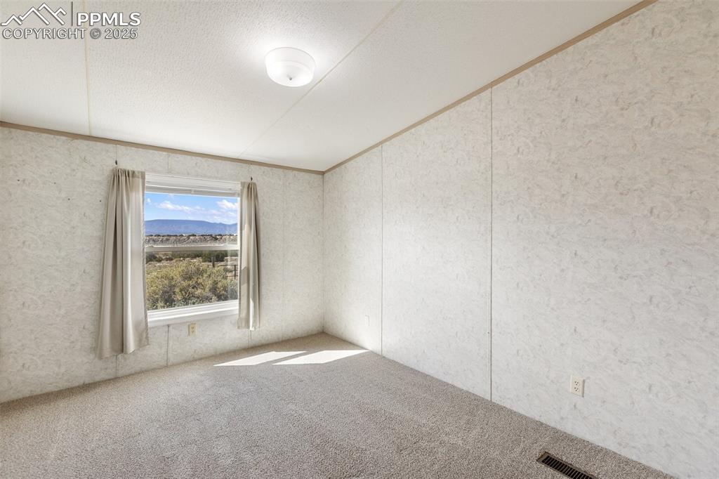 Image 25 of 48: Bedroom