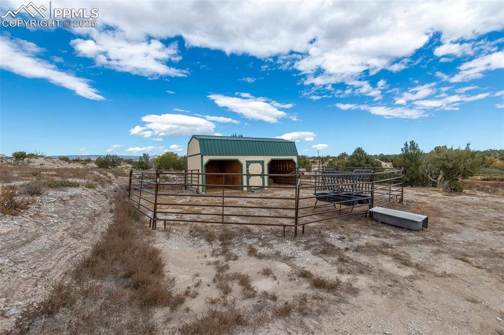 Image 31 of 48: Stable