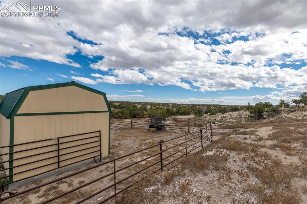 Image 33 of 48: Stable