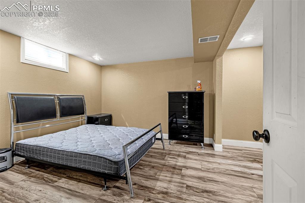 Image 14 of 23: Bedroom