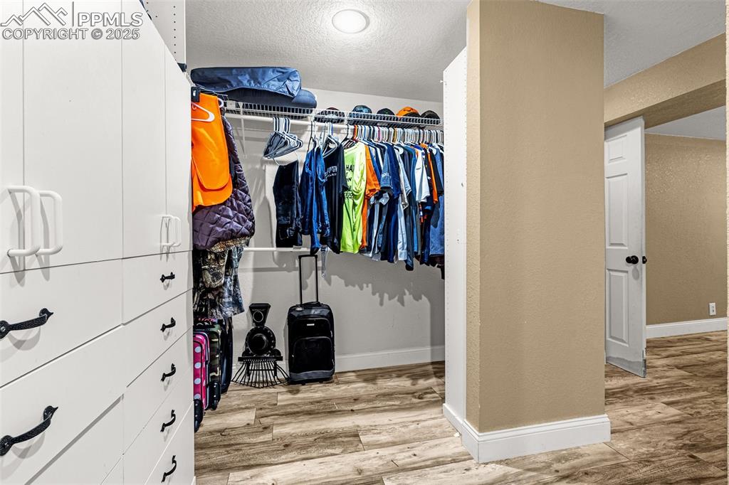 Image 16 of 23: Closet