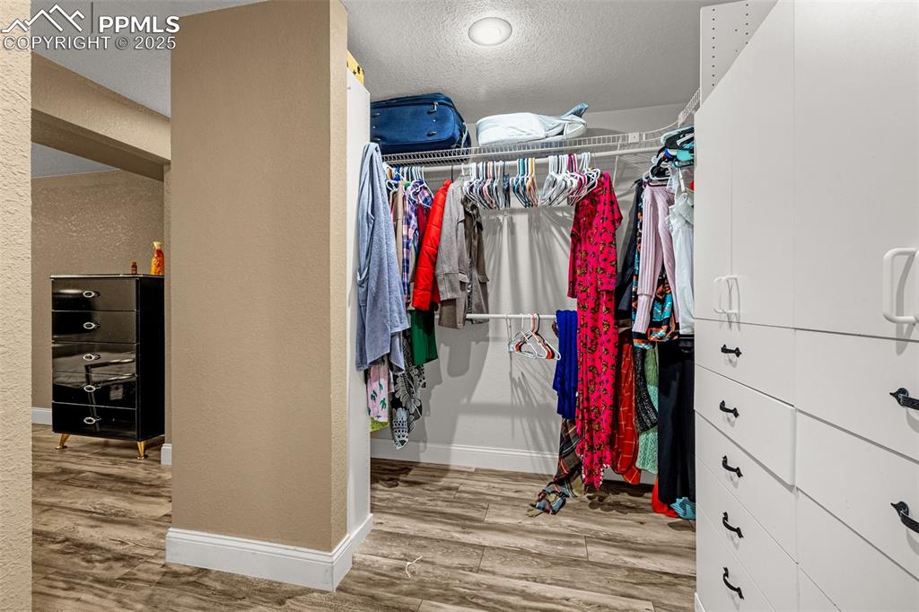 Image 17 of 23: Closet