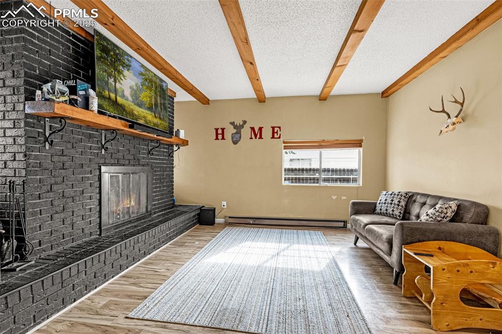 Image 23 of 23: Living Room