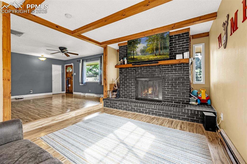 Image 3 of 23: Living Room