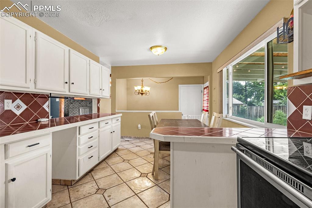 Image 6 of 23: Kitchen