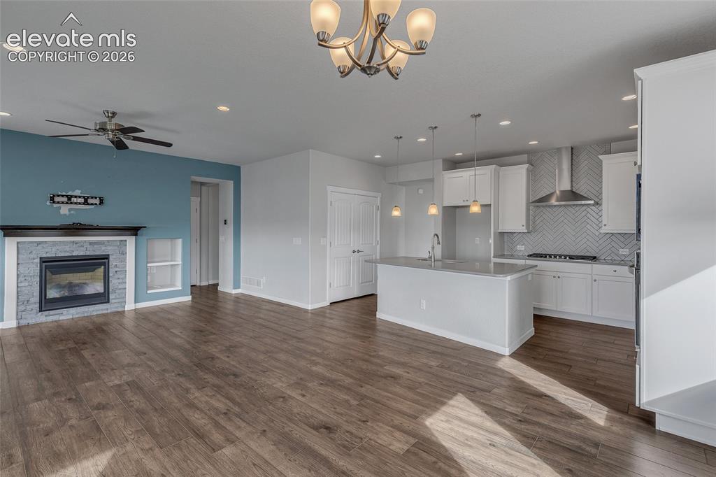 Image 11 of 40: Kitchen