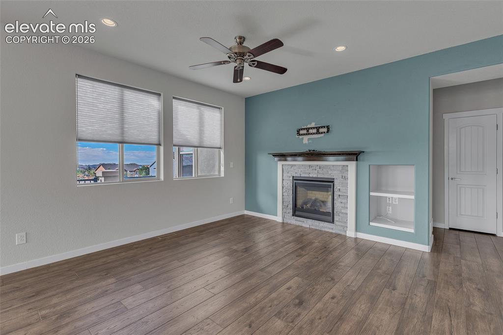Image 12 of 40: Living Room