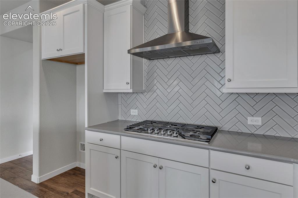 Image 9 of 40: Kitchen
