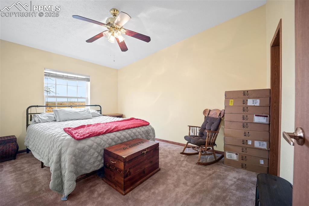 Image 12 of 50: Bedroom