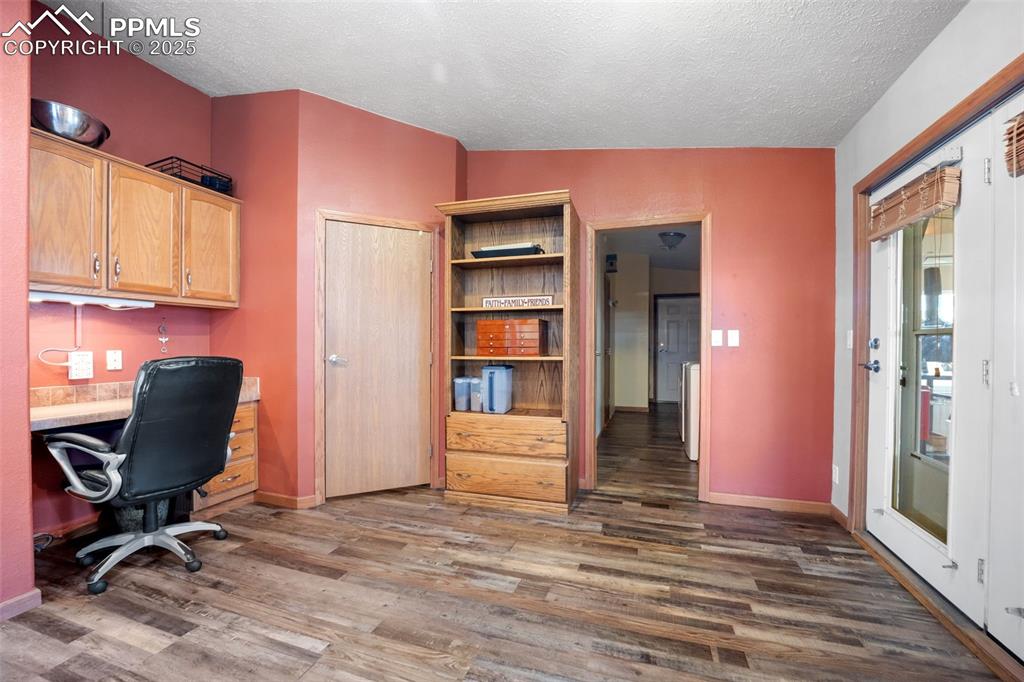 Image 14 of 50: Kitchen