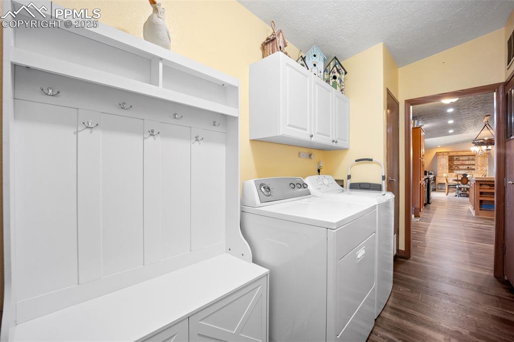 Image 16 of 50: Laundry