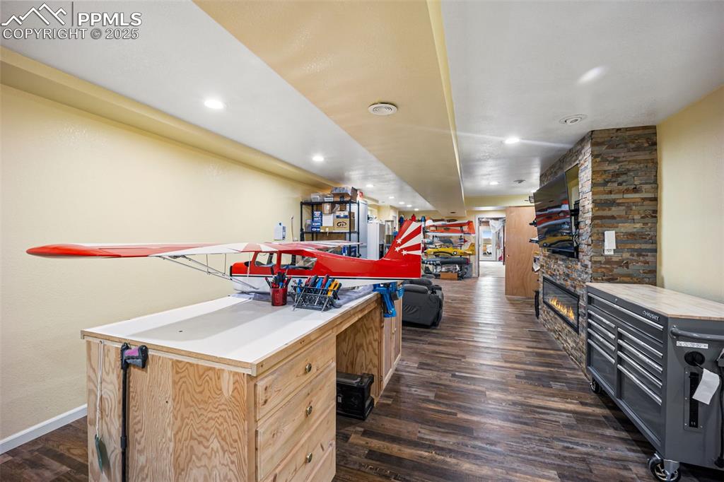 Image 20 of 50: Sitting Room