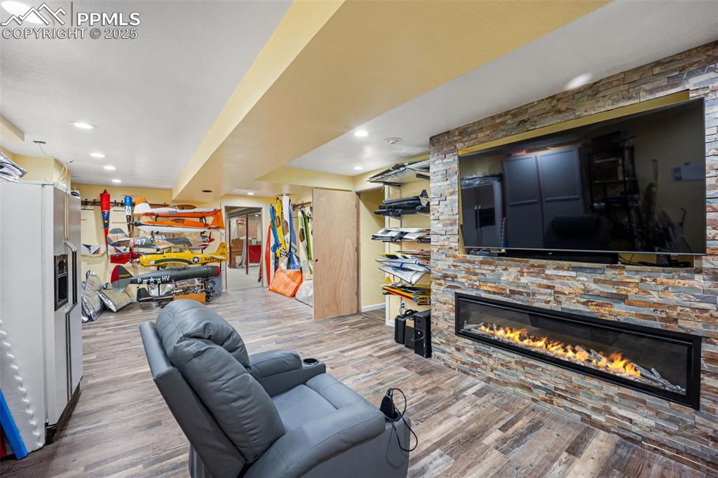 Image 21 of 50: Sitting Room