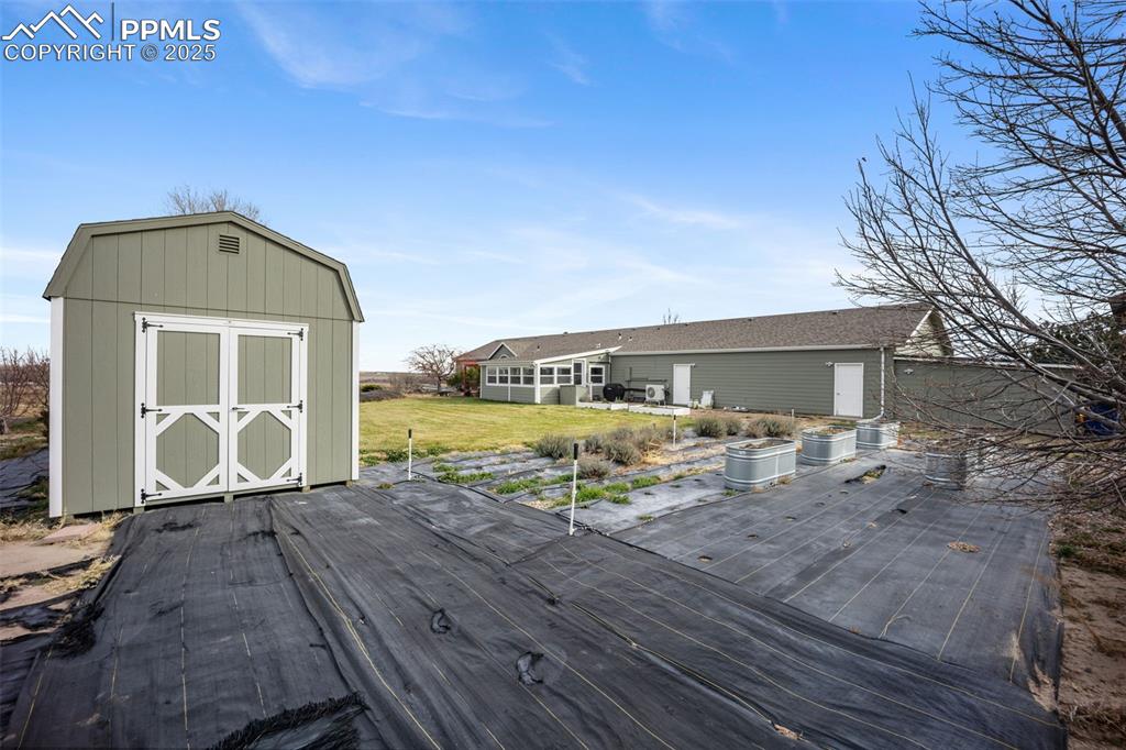 Image 38 of 50: Storage