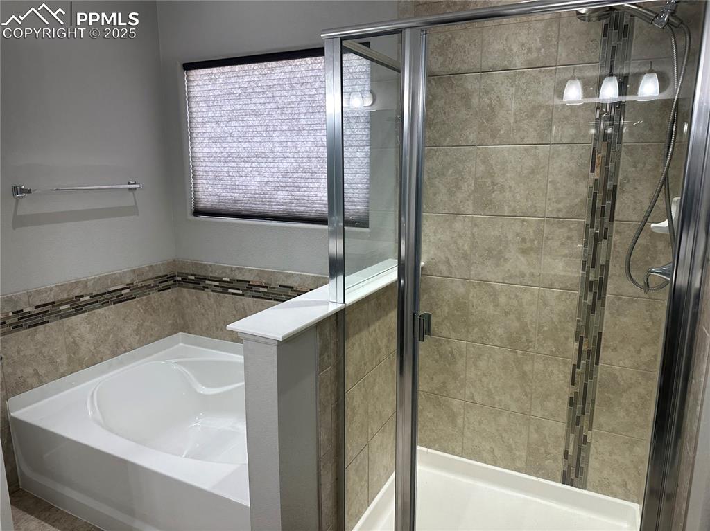 Image 15 of 21: Bathroom