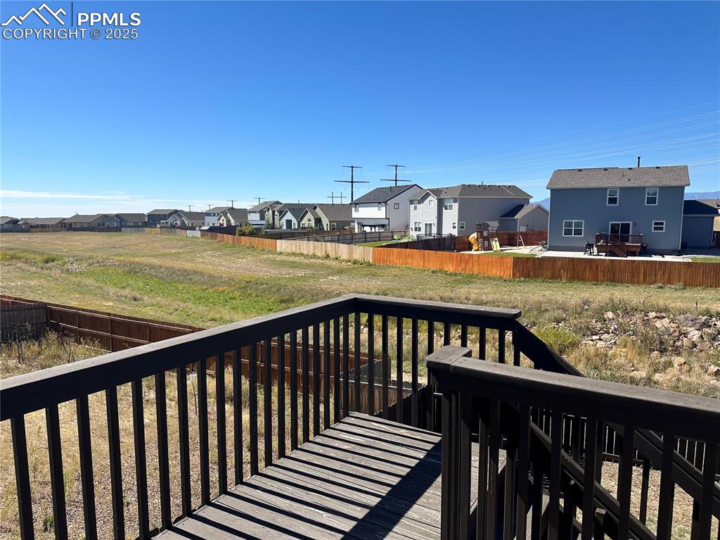 Image 16 of 21: Deck