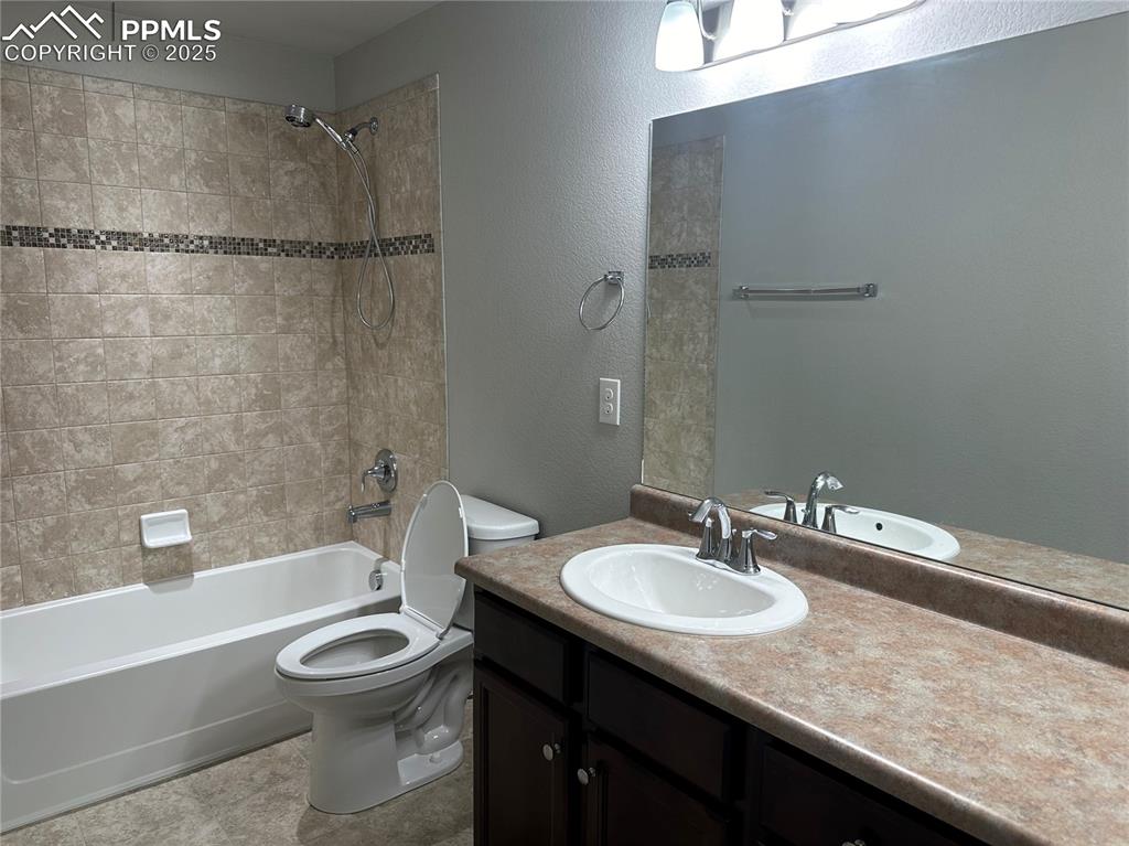 Image 20 of 21: Bathroom