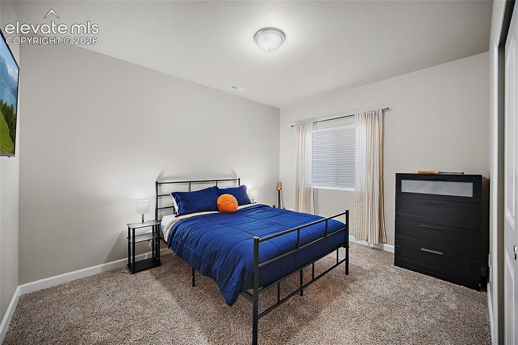 Image 18 of 50: Bedroom