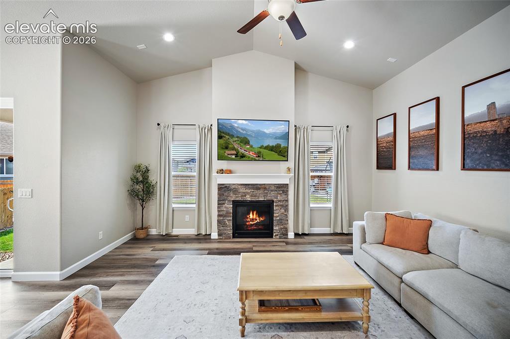 Image 9 of 50: Living Room