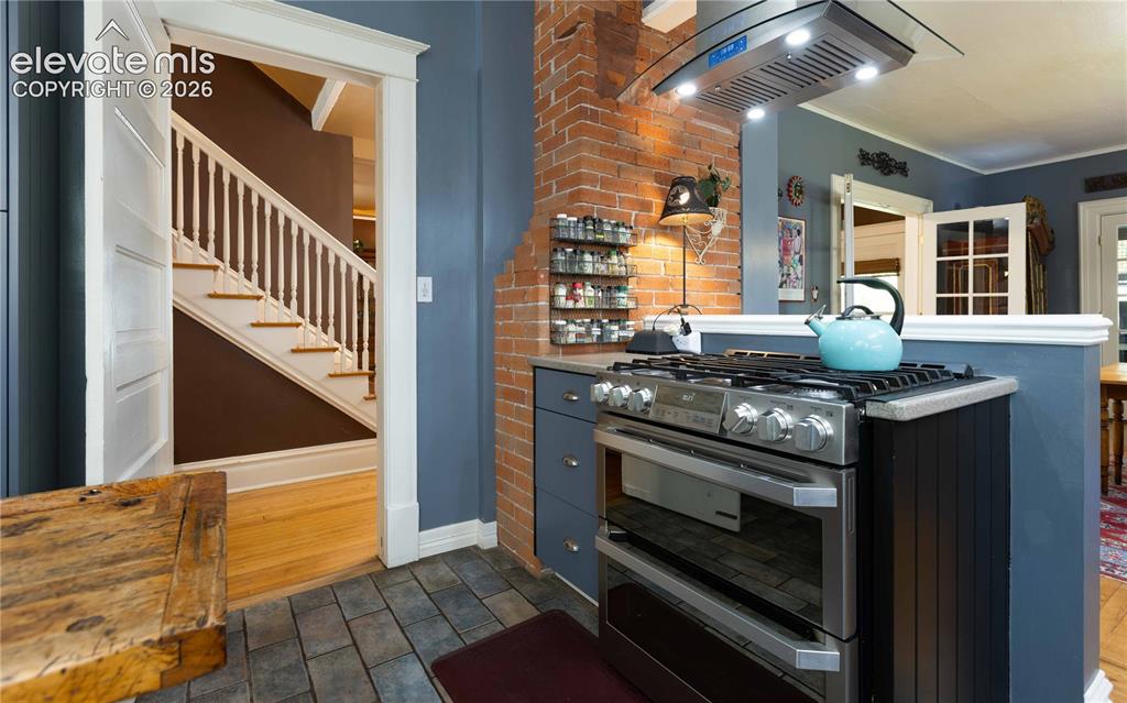 Image 10 of 37: New range and motion activated range hood