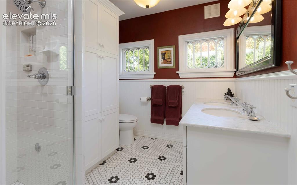 Image 15 of 37: Bath wtih hexagonal tile and steam shower