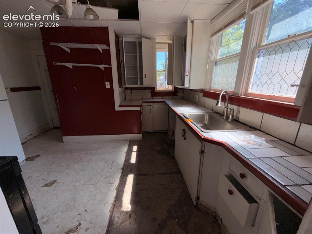 Image 12 of 46: Kitchen