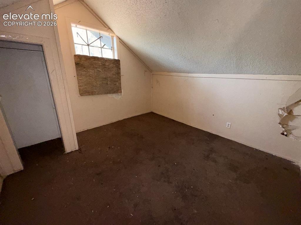 Image 17 of 46: Bedroom