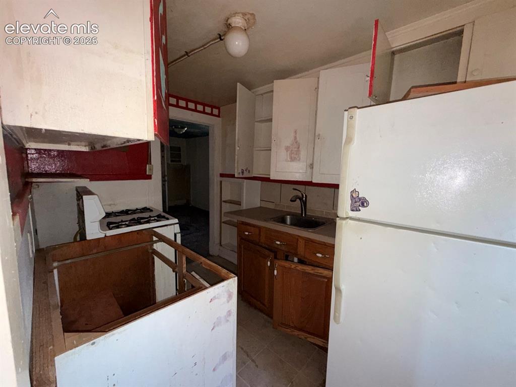 Image 39 of 46: Kitchen