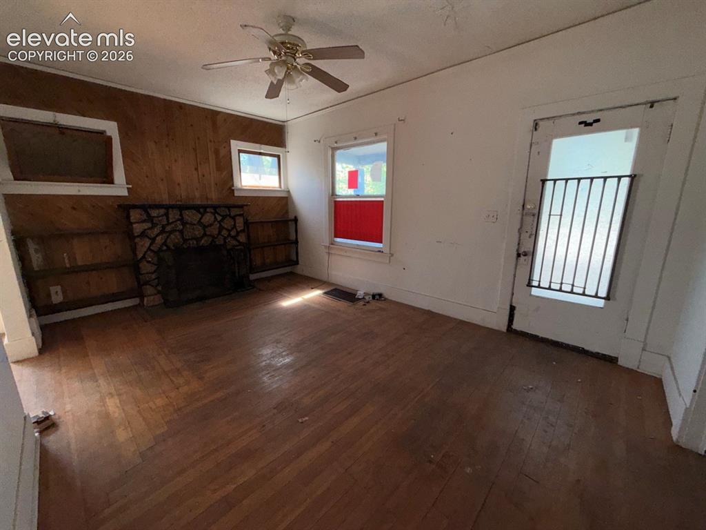 Image 4 of 46: Living Room